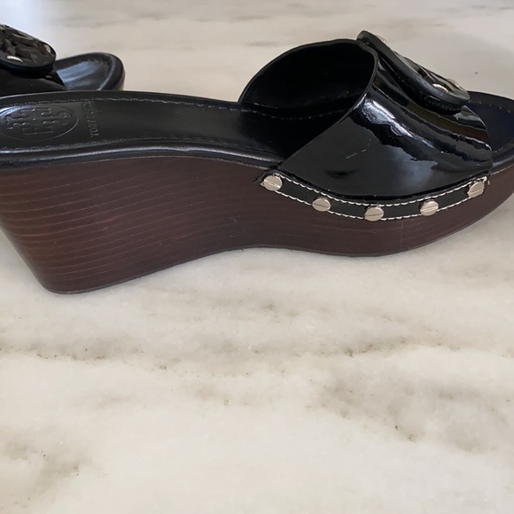 Tory Burch Black Parent Leather Patti wedges. 7.5 - Picture 5 of 10